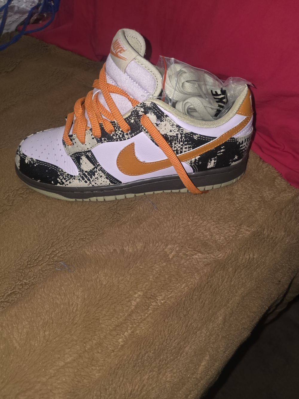 Nike Kids Low-Top Sneakers in Orange and Light Pink